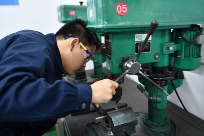 AHK不僅是一場(chǎng)考試--我校舉行AHK機(jī)電一體化工畢業(yè)考試1